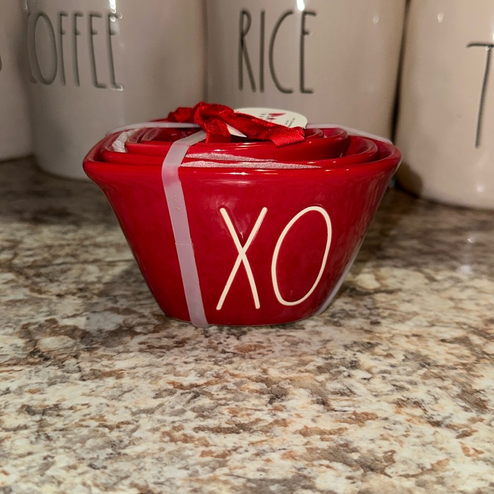 Rae Dunn Red Heart Shaped Valentine Measuring Cups